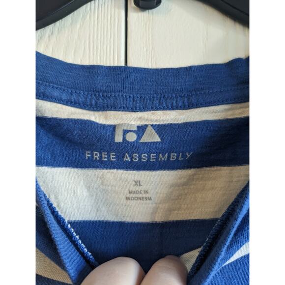 Free Assembly Men's White Blue Striped Short Sleeve Crew Neck T-shirt Size XL/XG - Picture 3 of 5